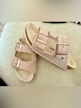 Birkenstock Kids Pale Pink Shearling Two-Strap Sandals girls size 2-2.5 slides